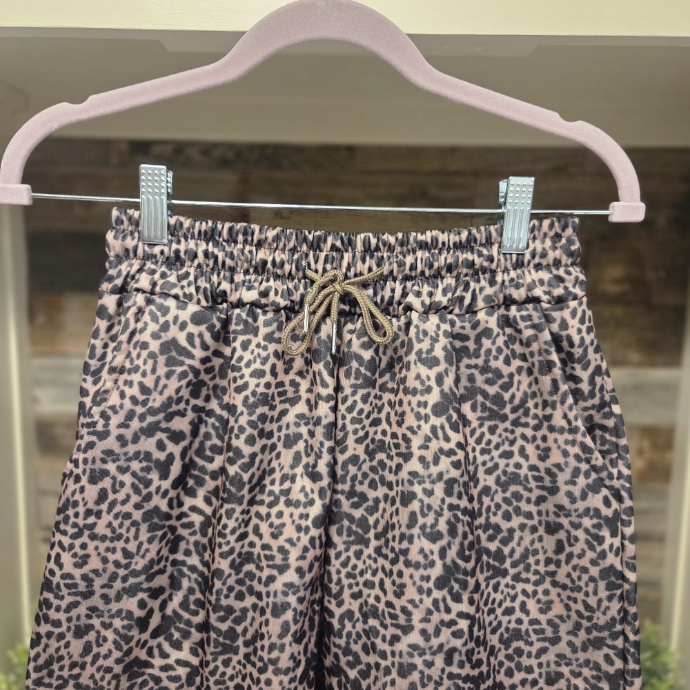 Stylish Leopard Print Wide-Leg Oversized Pants W Pockets & Adjustable Drawstring - Picture 2 of 13